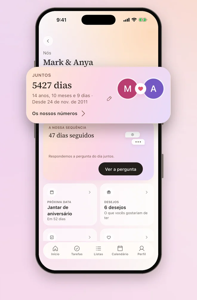 A tela inicial do krivo: o casal, os dias juntos e a pergunta do dia.
